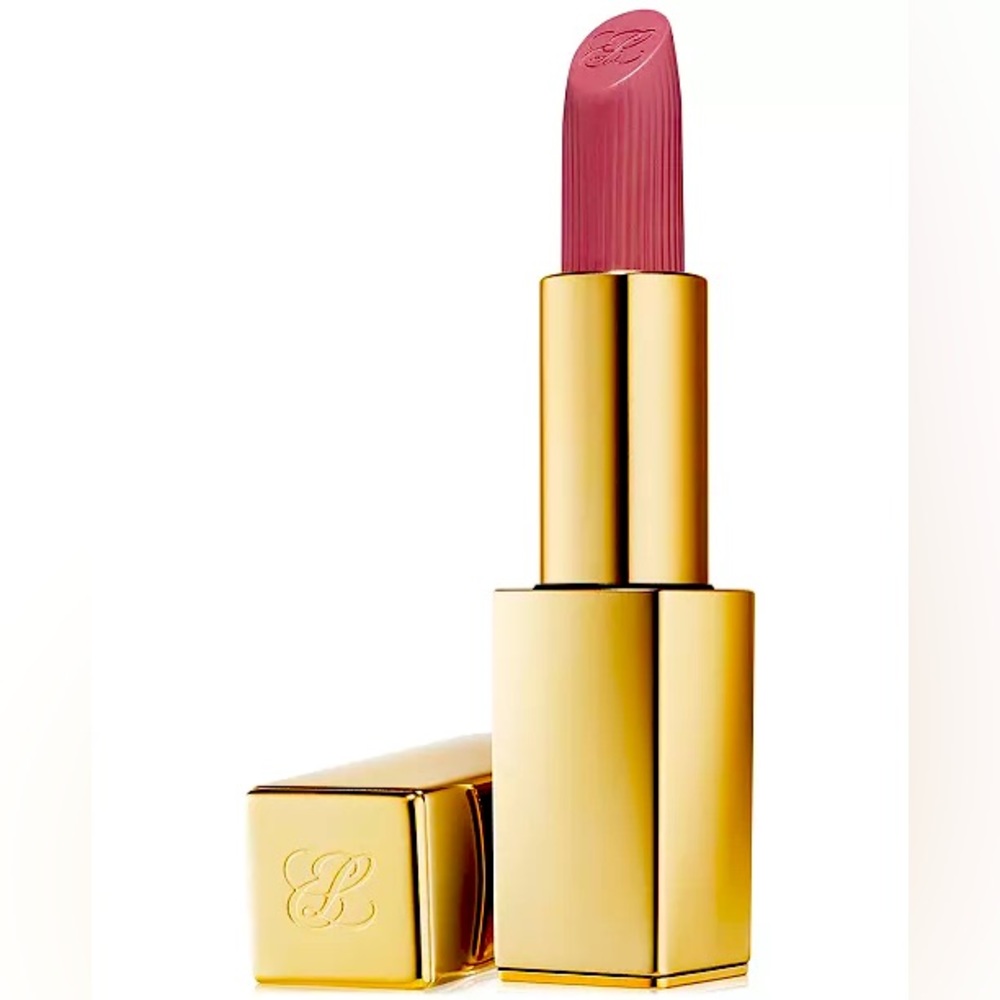 Pure color matte lipstick in shade 816 - Suit up.